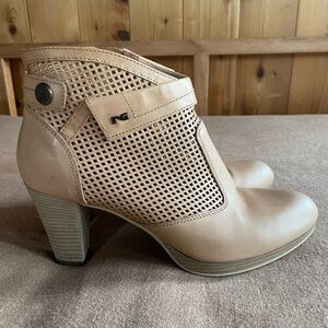 Nero Giardini perforated leather ankle boots sz 40